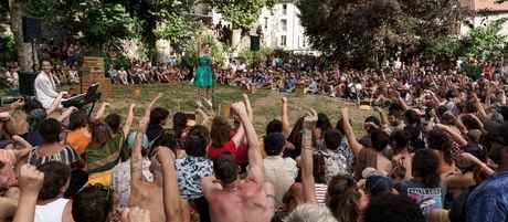 photo théâtre de rue redim
